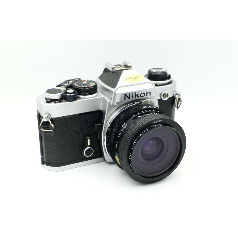 Cámara SLR Nikon FM con Tamron 28mm f2.5