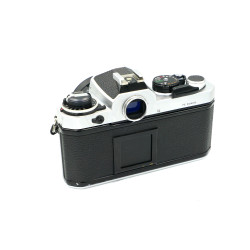 Cámara SLR Nikon FM con Tamron 28mm f2.5