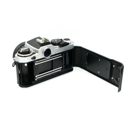 Cámara SLR Nikon FM con Tamron 28mm f2.5