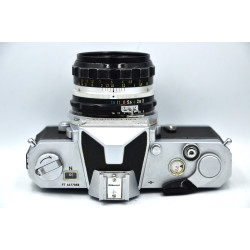 Cámara SLR Nikkormat con Nikkor HC Auto 50mm f2 - Artículo segunda mano