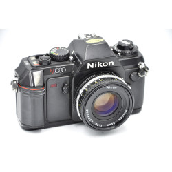 Cámara SLR Nikon N2000 con...