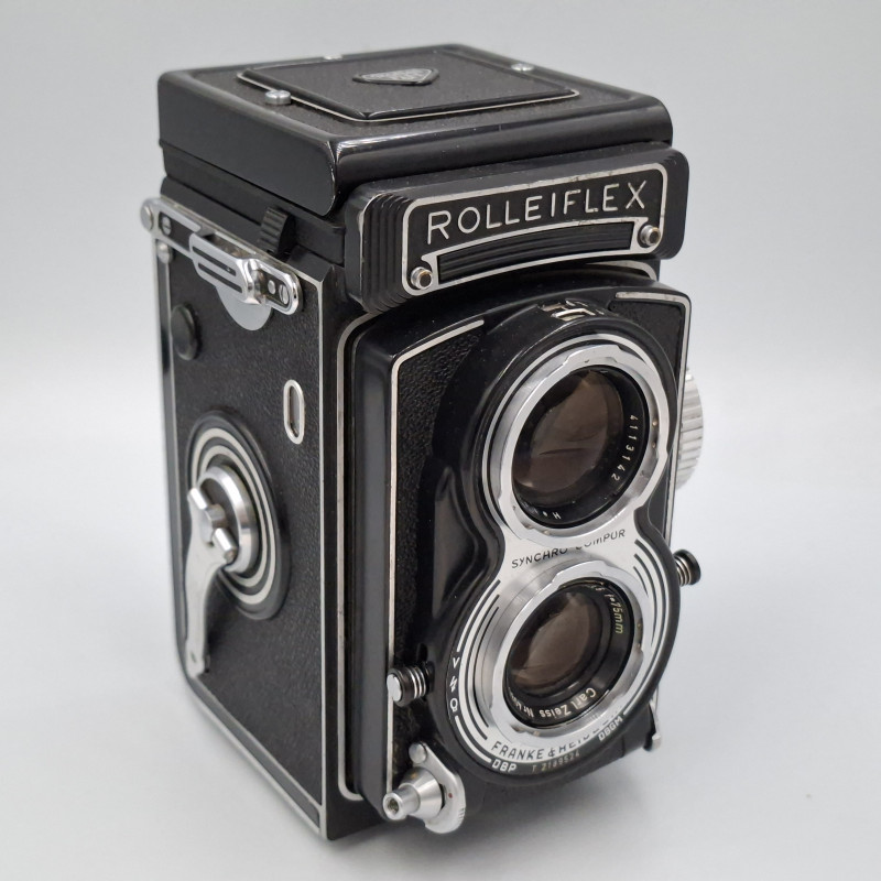 Cámara TLR Rolleiflex con objetivo Tessar 75mm f/3.5