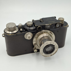Leica II (Model D) "Black Paint" (1933) con Elmar 50mm f/3.5 Níquel